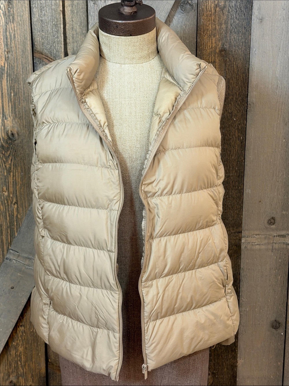 UNIQLO Ultra Light Down Puffer Vest Casual Med Beige Packable Water Repellent